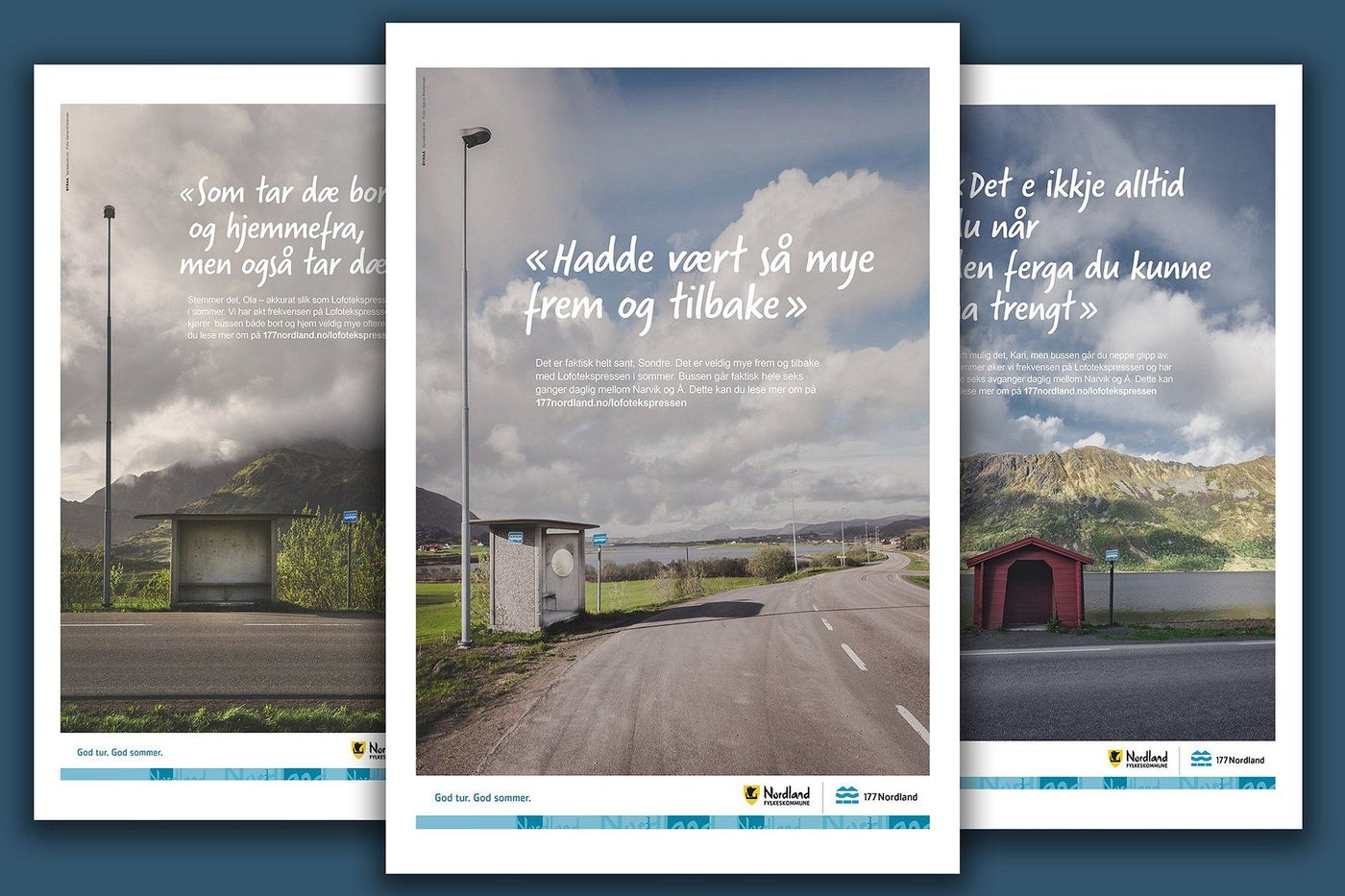 Tre reklameplakater med bussskur langs en vei i fjellandskap, med sitater og tekst om bussruter